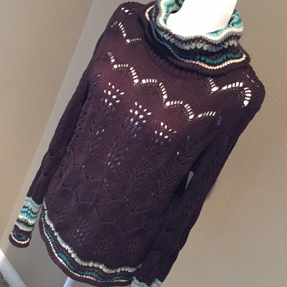 Ambee Gorgeous Crochet Sweater - Picture 2 of 4
